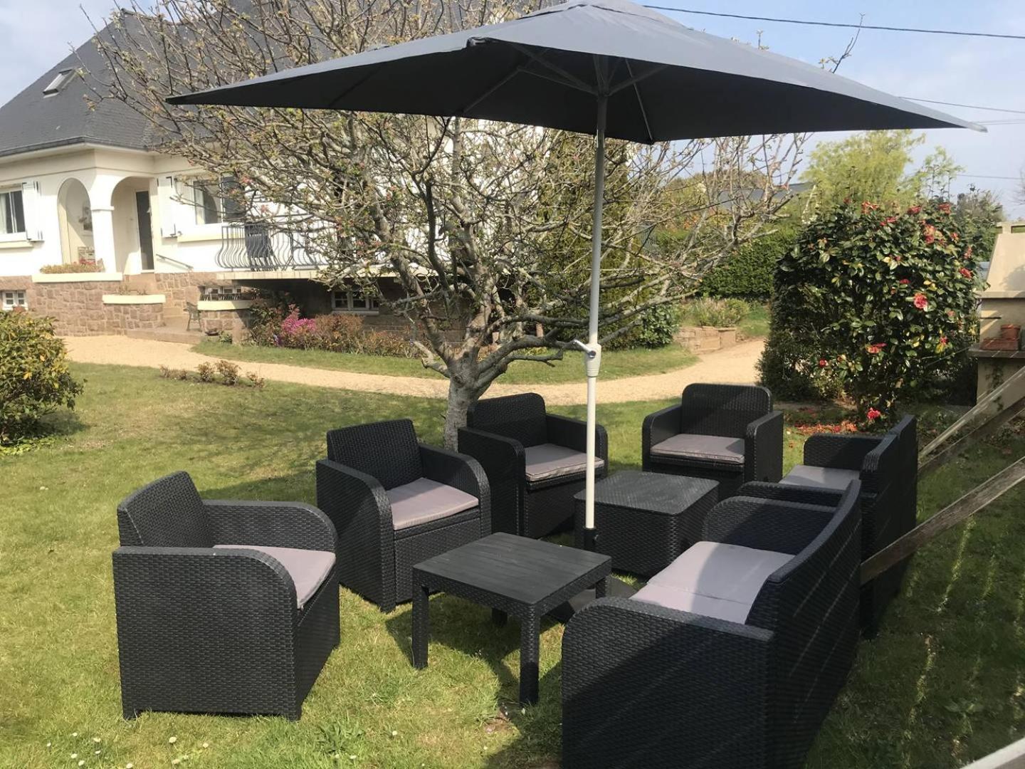 Villa Maison Avec Wifi, Jardin, A 900m De La De Trestraou A Ref 849 *